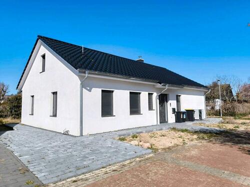 Foto - Neuwertiges Einfamilienhaus (BJ 2022)