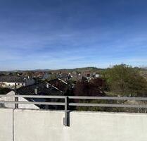 **79189 Bad Krozingen-OT: Charmante 3,5 Zi. Penthouse Whg. mit Aufzug,gr.Dachterrasse, EBK+Garage**