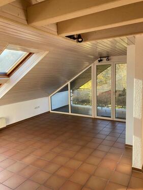 Foto - Dachgeschosswohnung in freistehendem 2-Familienhaus