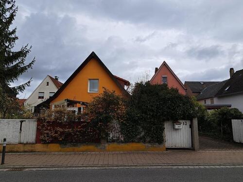 Foto - Kleines Renovierungsbedürftiges Häuschen
