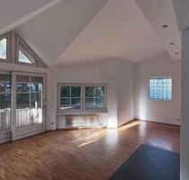 Eigener Eingang, zwei Wohnebenen, ca. 20 m² überdachte Terrasse, - Frankfurt am Main Nord-West