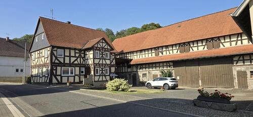 Foto - Hofraite mit Nebengebäuden und großem Grundstück