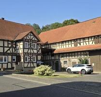 Hofraite mit Nebengebäuden und großem Grundstück - Allendorf (Lumda)