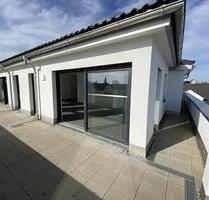 Helle 5-Zimmer Penthouse Wohnung | umlaufender Balkon | Aufzug | ruhige Lage - Täferrot