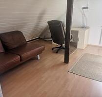 Charmantes Dachstudio möbliert - 600,00&nbsp;EUR Kaltmiete, ca.&nbsp; 32,00&nbsp;m&sup2; in Dreieich (PLZ: 63303)