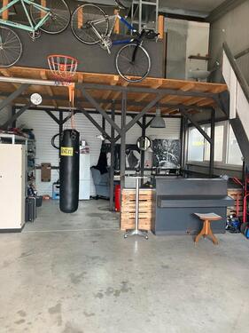 Foto - Motorradstellplätze in abgeschlossener Halle zu vermieten