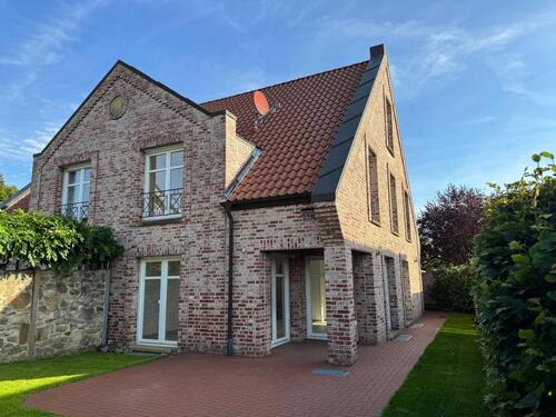 Foto - Doppelhaushälfte in Verl – 130 m², 4 Zimmer, Garten & Carport