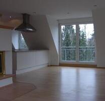 Traum Maisonettewohnung teilmöbliert mit 3 Balkonen, Einbauküche - Nürnberg Erlenstegen