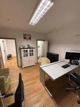 Foto - Modernes Büro + optional Lagerfläche