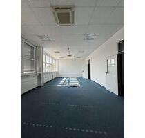 Moderne Bürofläche in Zossen – ca. 260 m² im 1. Obergeschoss mit Einbauküche und Stellplätzen