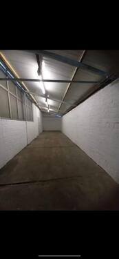 Foto - eine Halle mit Stellplatz in der Alpenstr. 5