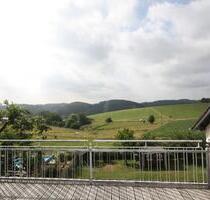 Schöne 3 Zi-Whg mit großer Dachterrasse in ruhigem 3-Familienhaus,1.OG (DG), PKW-Stellplatz! - Lindlar