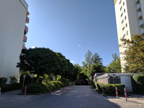 Foto - Tiefgaragenstellplatz - 75,00 EUR Miete,