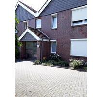 Westerstede - 2 Zimmer Küche Bad Oberwohnung an Interessenten Ü50 - ohne PKW-Stellplatz