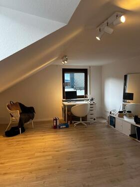 Foto - Helle 2,5-Zimmer Dachgeschosswohnung in Hösbach mit EBK