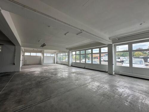 Foto - ca. 790 m² ebenerdige, beheizte, sehr helle Lagerfläche incl. Büro WC Küche Dusche Umkleide zu vermieten