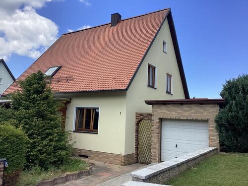 Foto - Einfamilienhaus mit Garten und Garage zu vermieten