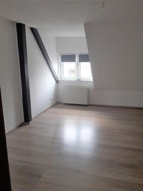 Foto - 2 Raum Wohnung nahe Zentrum, EBK, Laminat, Badewanne