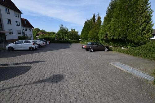 Foto - PKW-Stellplatz im geschützten gepflasterten Hof in Neu-Anspach