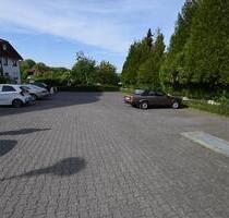 PKW-Stellplatz im geschützten gepflasterten Hof in Neu-Anspach - Wehrheim
