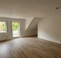 Gemütliche 2-Zimmer-Dachgeschosswohnung mit großem Balkon und Ausblick Richtung Meißen