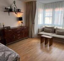 Hochwertig möblierte Wohnung + Balkon, TG und Internet in Leipzig