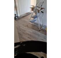 Zum selberrenovieren großzügige 3 12 Zimmer Wohnung mit Terrasse 2 Bädern PKW Stellplätze - Bad Pyrmont