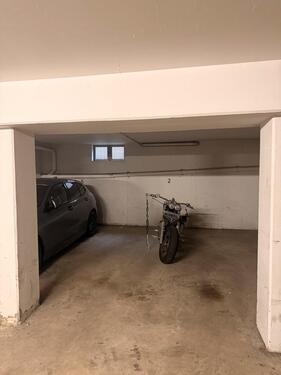 Foto - Tiefgaragenstellplatz zu vermieten – 70 € monatlich