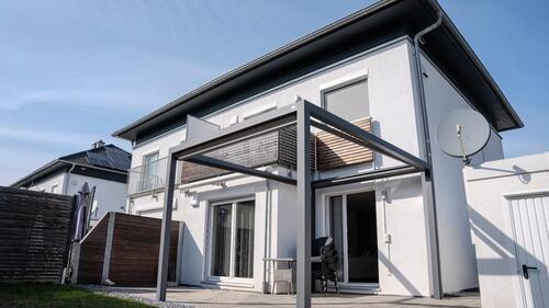 Foto - Provisionsfrei · DHH Bj. 2016 · 124 m² · Energiek. B · bezugsfrei