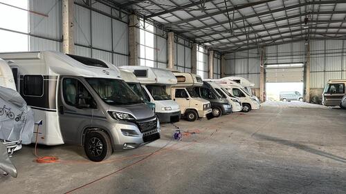 Foto - Vermietung Stellplätze Wohnwagen Boot Wohnmobil Oldtimer etc.