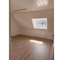 Neu renovierte zwei Zimmer Wohnung im Dachgeschoss zu vermieten - Kassel Kirchditmold