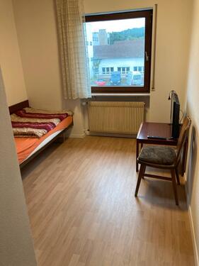 Foto - Einzelzimmer mit eigenem Bad WC und Gemeinschaftsküche