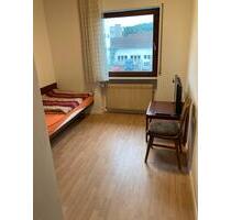 Einzelzimmer mit eigenem Bad WC und Gemeinschaftsküche - Ötisheim