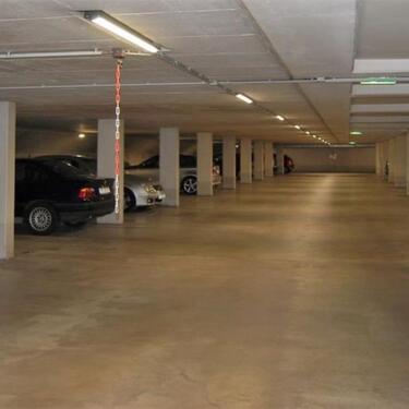 Foto - Tiefgaragenstellplatz zu vermieten