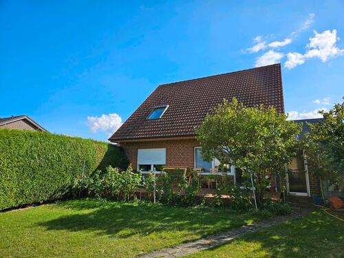 Foto - Freistehende Doppelhaushälfte mit Garten in zentraler Lage