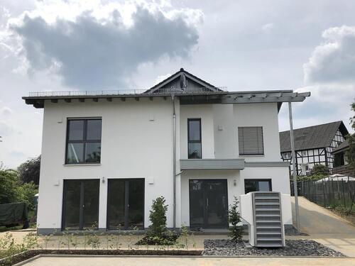 Foto - Attraktives Einfamilienhaus mit großer Terrasse und wunderschönem Garten