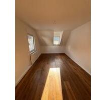 Kernsanierten 2 Zimmer Wohnung mit Eichenparkett in Stuttgart