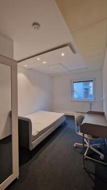 Foto - Gepflegtes WG-Zimmer in einer Frauen-WG in der Pforzheimer Innenstadt