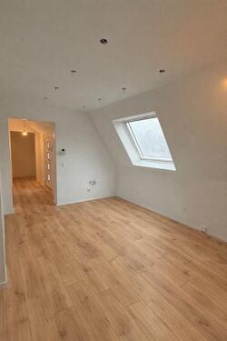 Foto - Erstbezug nach Kernsanierung-großzügige 3-Zimmer-Dachgeschosswhg