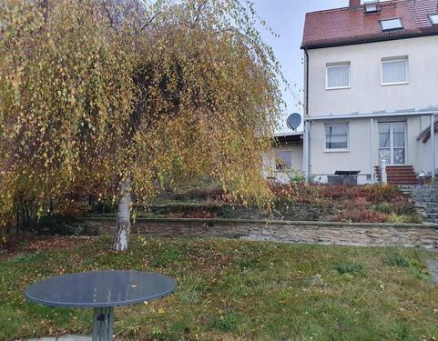 Foto - Teilmöbliertes Haus (DHH) mit EBK, Garten und Garage zur Miete