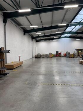 Foto - Halle Lagerhalle Produktionshalle Werkstatthalle Gewerbehalle