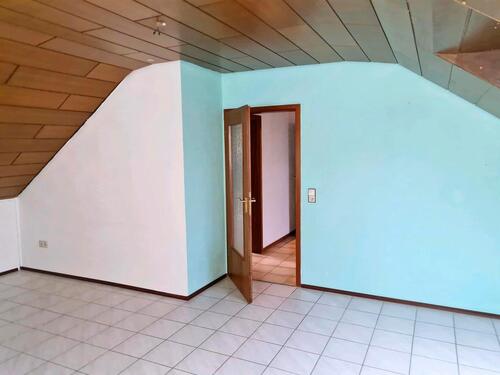 Foto - 1 Zimmer Dachgeschoßwohnung zur Miete in Östringen