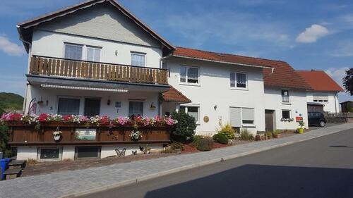 Foto - Schönes Landhaus mit 2 garages und neue heizung aus 2025!