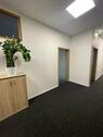Foto - Moderne, voll ausgestatteter Büroraum zur Untermiete