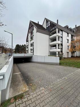 Foto - Saubere & helle Tiefgarage in der Goldbachstraße in Nürnberg