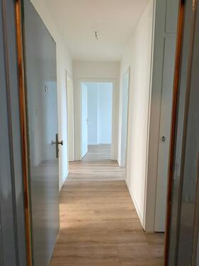 Foto - Renovierte 3-Zimmer-Wohnung mit Balkon & Einbauküche