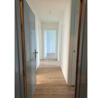 Renovierte 3-Zimmer-Wohnung mit Balkon & Einbauküche - Lübeck Kücknitz