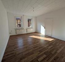Renovierte Zwei-Zimmer-Wohnung - 300,00&nbsp;EUR Kaltmiete, ca.&nbsp; 42,00&nbsp;m&sup2; in Dransfeld (PLZ: 37127)