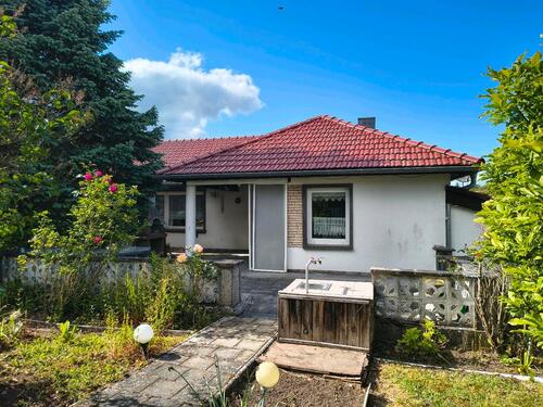 Foto - Wohnen am Stadtwald – Bungalow mit großem Grundstück und Pool