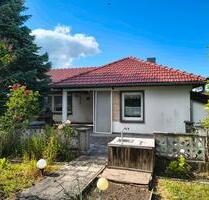 Wohnen am Stadtwald – Bungalow mit großem Grundstück und Pool - Mühlhausen (Thüringen)